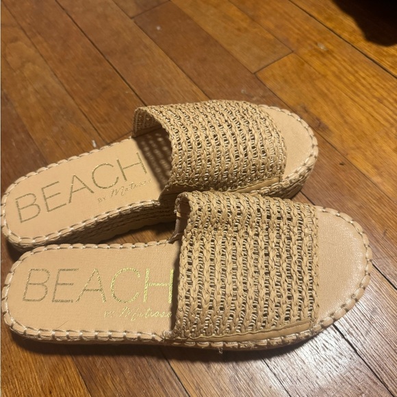 Size 9 shoes flip flops - Picture 1 of 2
